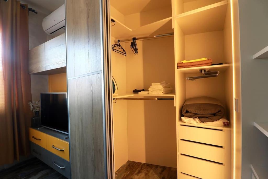 Unique Central 1 Bedroom Flat Sofia Luaran gambar